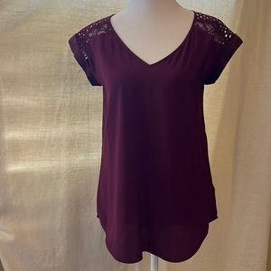 Express short sleeve V-Neck top with Lace sleeves. Sz XS Perfect condition